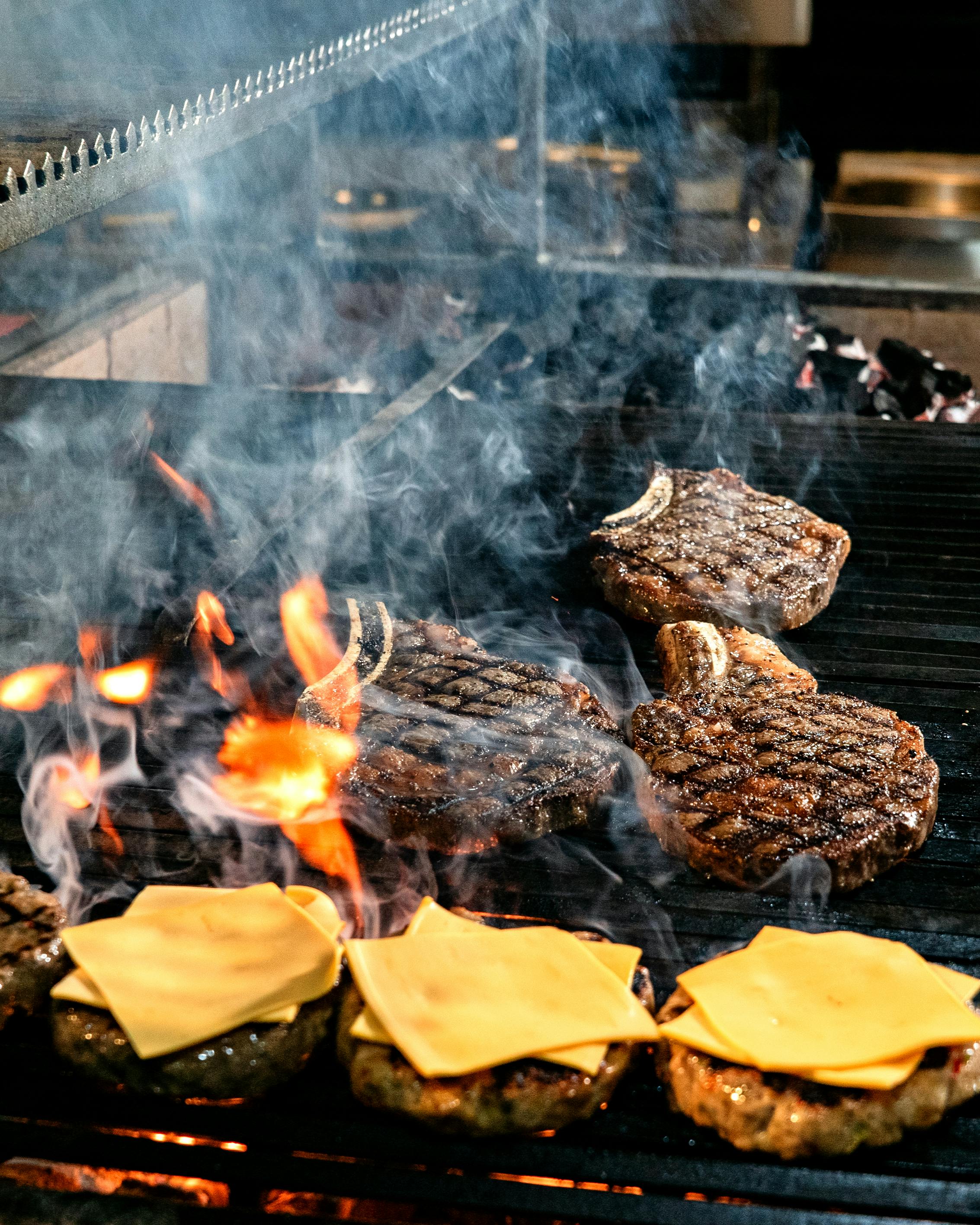Kiniski's Reef Bar and Grill